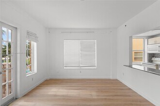 918 Ocean Dr in Miami Beach, FL - Building Photo - Building Photo