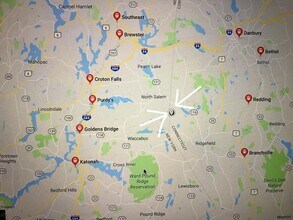 300 Chestnut Hill Rd in Ridgefield, CT - Foto de edificio - Building Photo