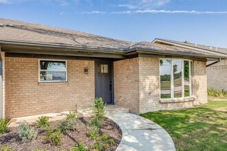 1235 Mill Valley Dr in Plano, TX - Foto de edificio - Building Photo