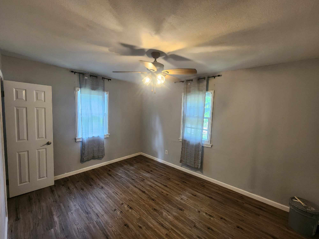 9424 Minerva Ave in Overland, MO - Building Photo - Building Photo