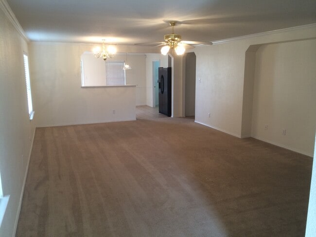 16246 Stallion Ranch in Selma, TX - Building Photo - Building Photo