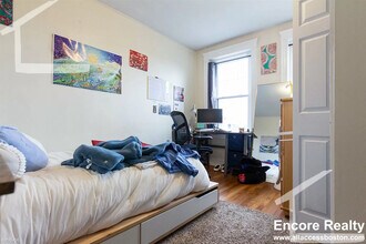 2003 Commonwealth Ave in Boston, MA - Building Photo - Building Photo