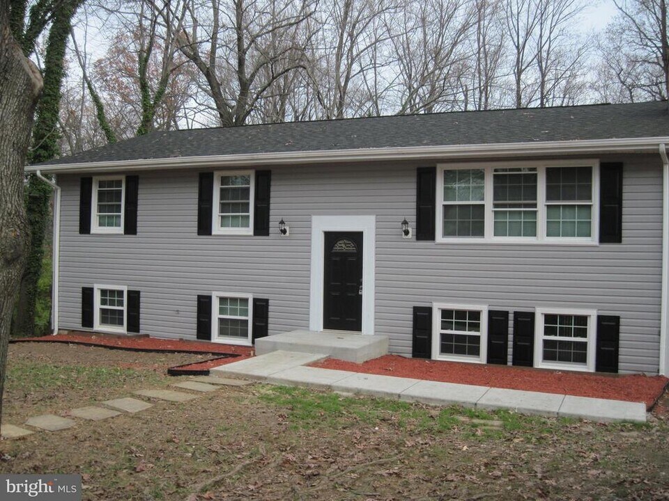 2931 Sayre Rd in Fairfax, VA - Building Photo