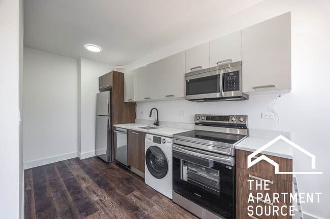 property at 1555 W Hollywood Ave