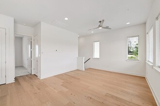 2050 Lohmans Spur, Unit 1802 in Lakeway, TX - Foto de edificio - Building Photo