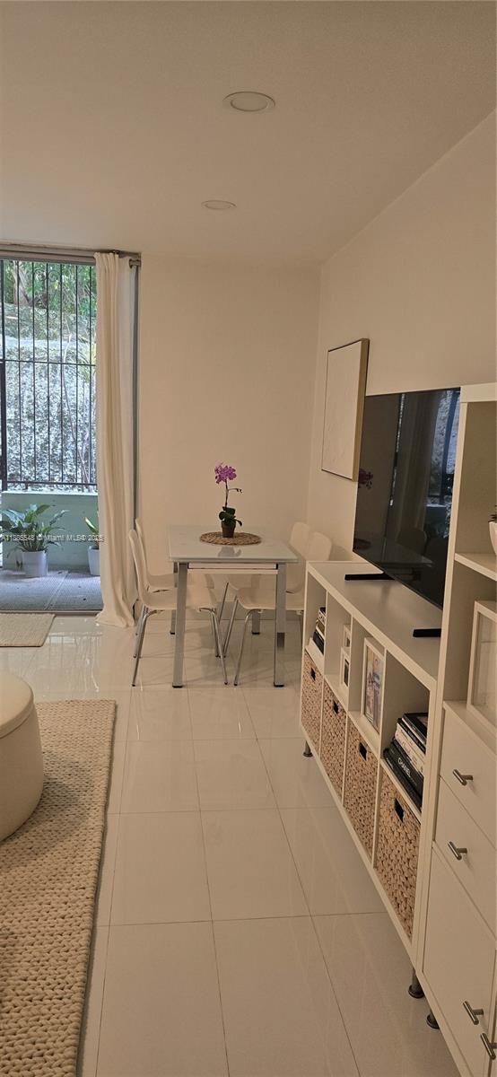 2539 S Bayshore Dr in Miami, FL - Building Photo - Building Photo