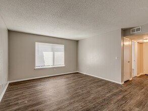 Sandhill Apartments in Midwest City, OK - Foto de edificio - Building Photo