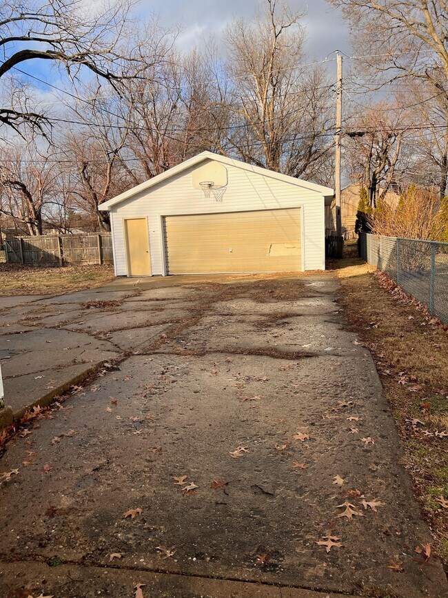 2018 E 7th St in Sterling, IL - Building Photo - Building Photo