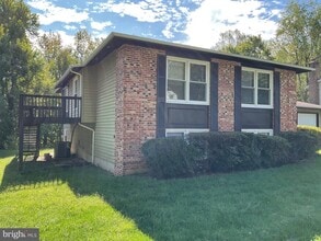 8904 Grass Valley Ct in Springfield, VA - Building Photo - Building Photo