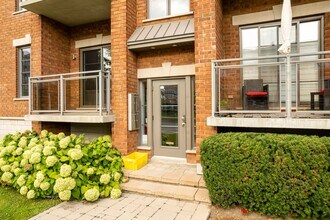 14211 Cavendish Boul in Montréal, QC - Building Photo - Building Photo