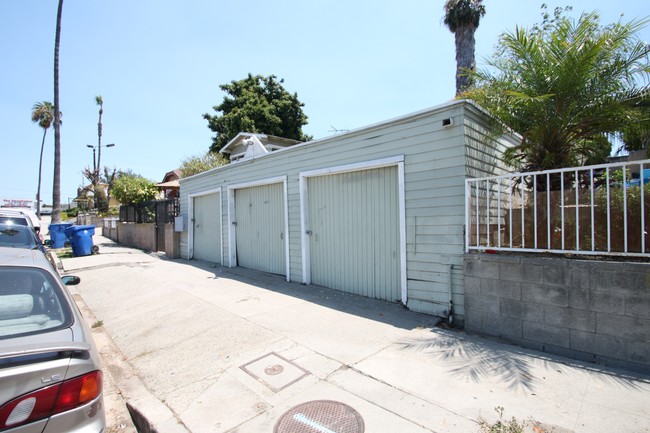 735 W Santa Cruz St in San Pedro, CA - Building Photo - Building Photo