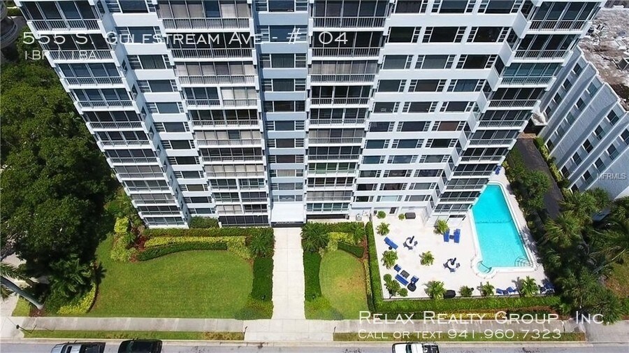 555 S Gulfstream Ave-Unit -#104 in Sarasota, FL - Building Photo