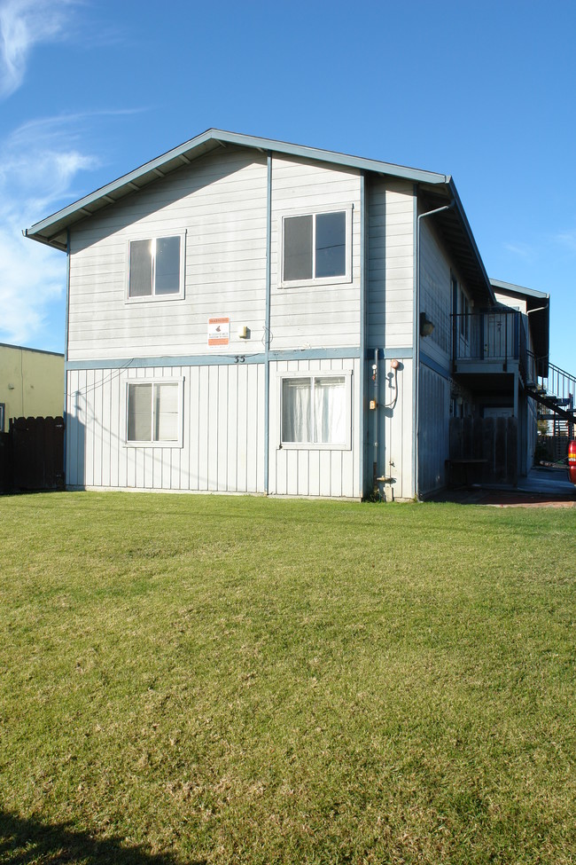 35 N Hebbron Ave in Salinas, CA - Foto de edificio - Building Photo