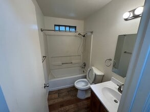 1498 E Carolyn Ln in Reedley, CA - Foto de edificio - Building Photo