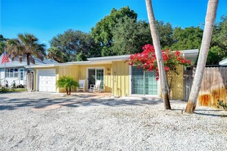 5216 Calle De Costa Rica in Siesta Key, FL - Building Photo - Building Photo