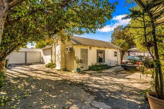 11344 Oxnard St in North Hollywood, CA - Building Photo - Building Photo