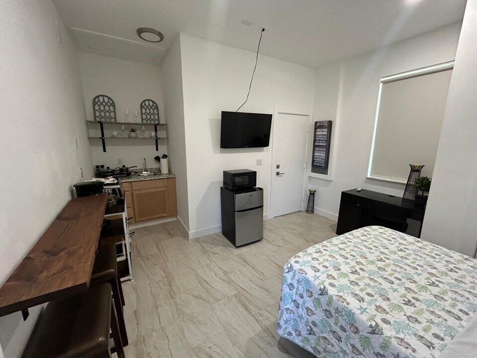 1501 Pine Hollow Dr in Fort Pierce, FL - Building Photo