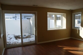 25 Meadow Pond Dr, Unit A in Leominster, MA - Building Photo - Building Photo