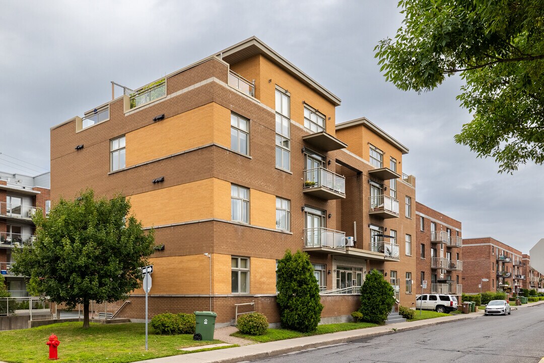 1645 Édouard-Laurin Boul in St. Laurent, QC - Building Photo