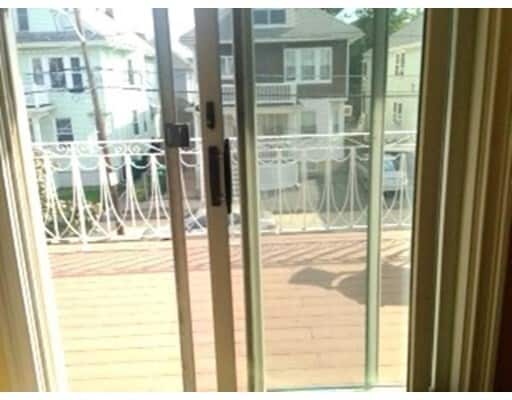 113 Princeton St, Unit 2 in Medford, MA - Foto de edificio - Building Photo