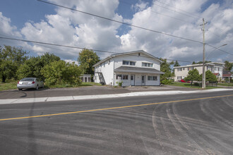 2870 Colonial Rd in Ottawa, ON - Building Photo - Building Photo