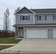 3621 15th St S in Moorhead, MN - Building Photo