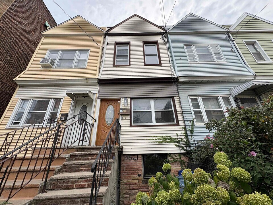 75A Lexington Ave in Jersey City, NJ - Building Photo