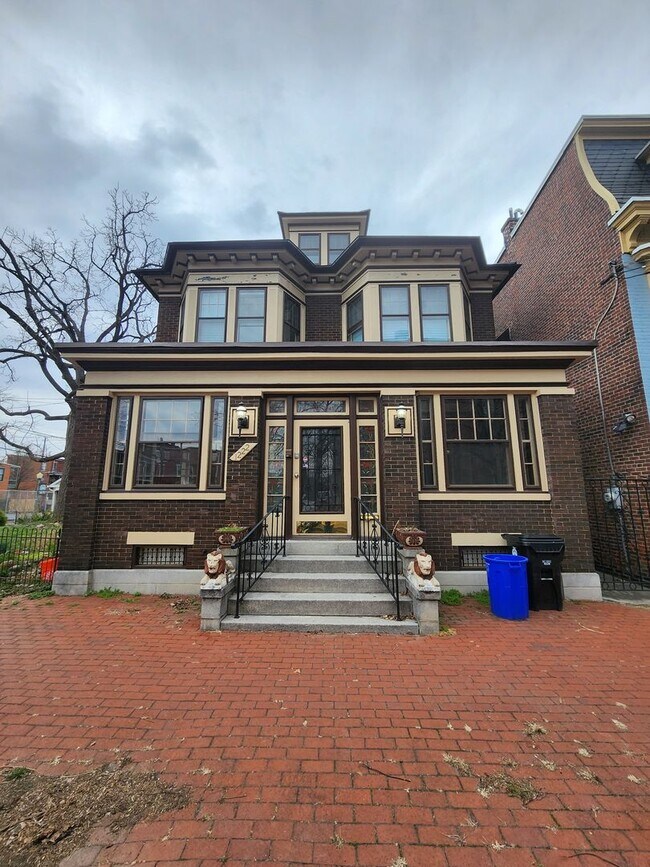 property at 1222 Green St