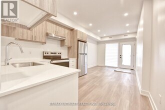 385 McRoberts Ave in Toronto, ON - Building Photo - Building Photo