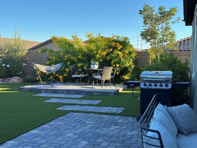 10114 Blue Cereus St in Las Vegas, NV - Building Photo - Building Photo