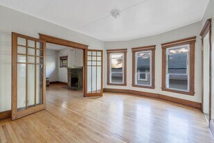 129 Victoria Pl in Syracuse, NY - Building Photo