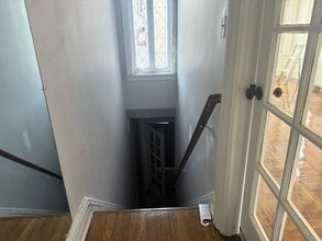 3334 89th St, Unit 2 in Jackson Heights, NY - Foto de edificio - Building Photo