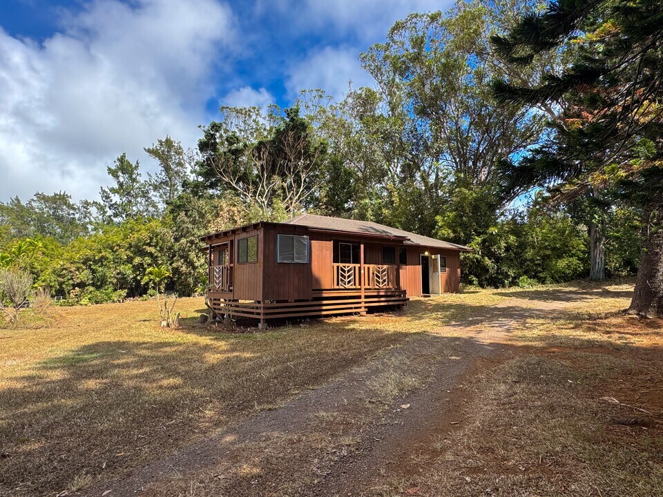 1727 Kauhikoa Rd in Haiku-Pauwela, HI - Building Photo