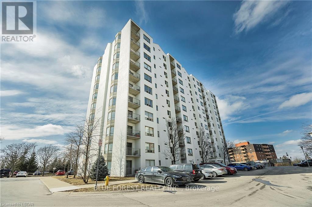 333-333 Commissioners Rd W in London, ON - Building Photo