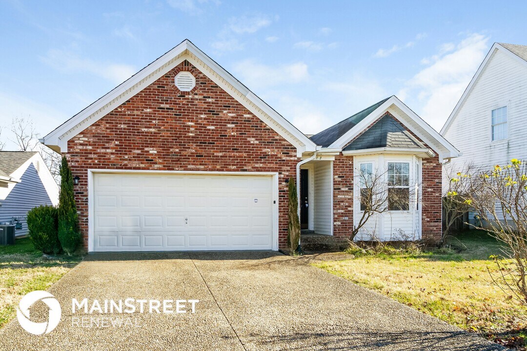 7913 Kenhurst Dr in Louisville, KY - Building Photo
