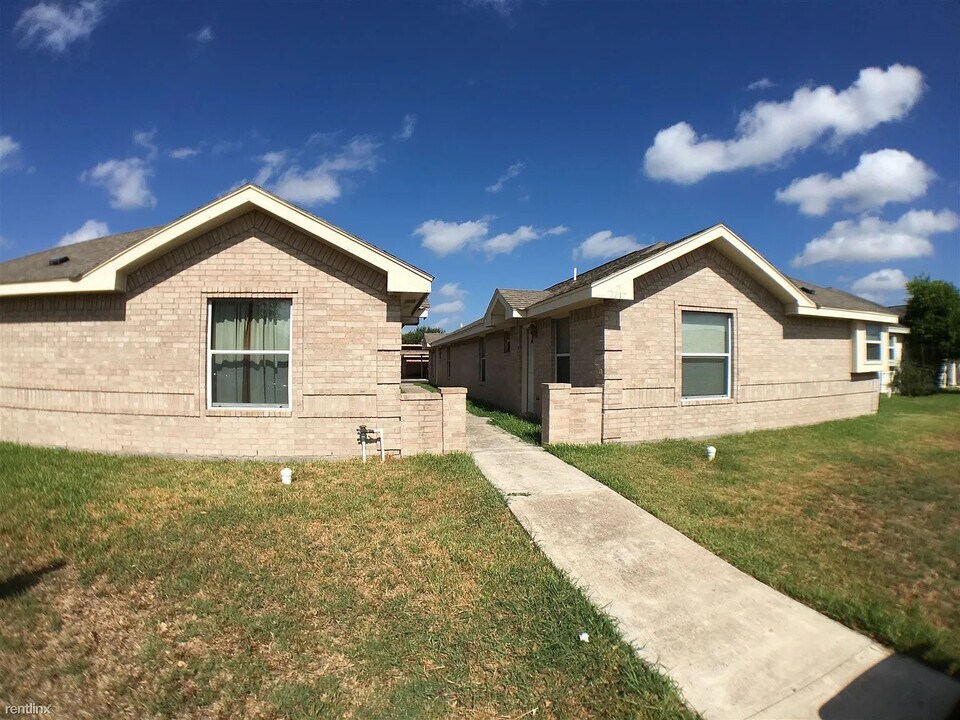 2113 N Dahlia St, Unit 1 in Pharr, TX - Building Photo