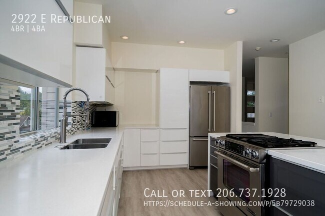 2922 E Republican St in Seattle, WA - Foto de edificio - Building Photo