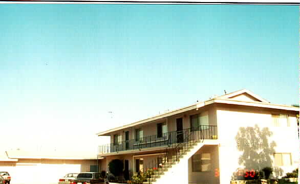 2285 Rose Ave in Signal Hill, CA - Building Photo