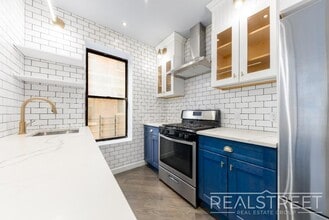 4 bed | 3 Full Bath In Prime Brooklyn Heights in Brooklyn, NY - Foto de edificio - Building Photo