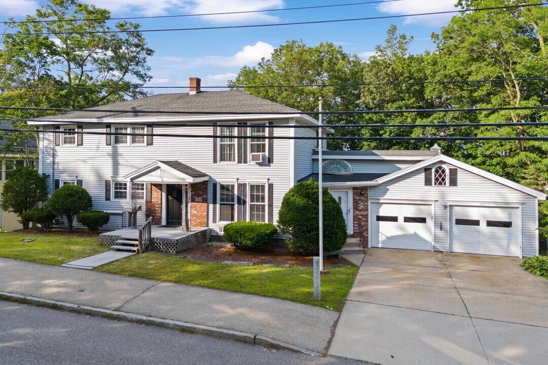 85 Mast Rd in Manchester, NH - Building Photo