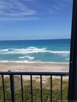 10102 S Ocean Dr in Jensen Beach, FL - Building Photo