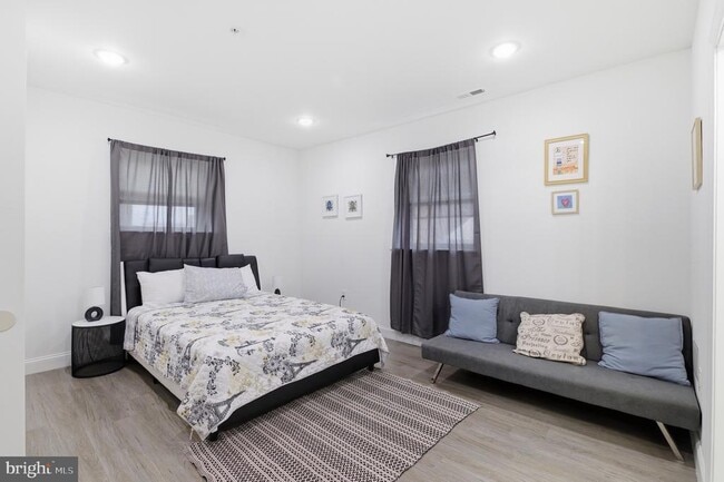 property at 925 N Broad St