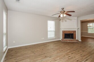1347 Ambercrest Way in Austell, GA - Building Photo - Building Photo