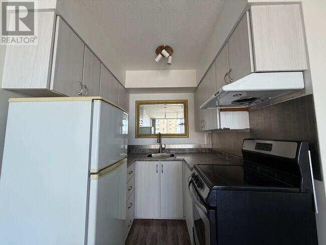 1251-1251 Cardero St in Vancouver, BC - Building Photo - Building Photo