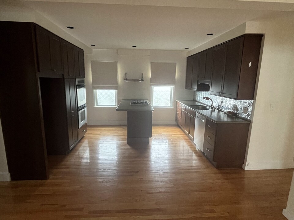 555 Heath St, Unit 555 Heath, #2 in Chestnut Hill, MA - Foto de edificio