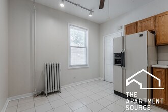 2424 N Greenview Ave, Unit 1F in Chicago, IL - Foto de edificio - Building Photo