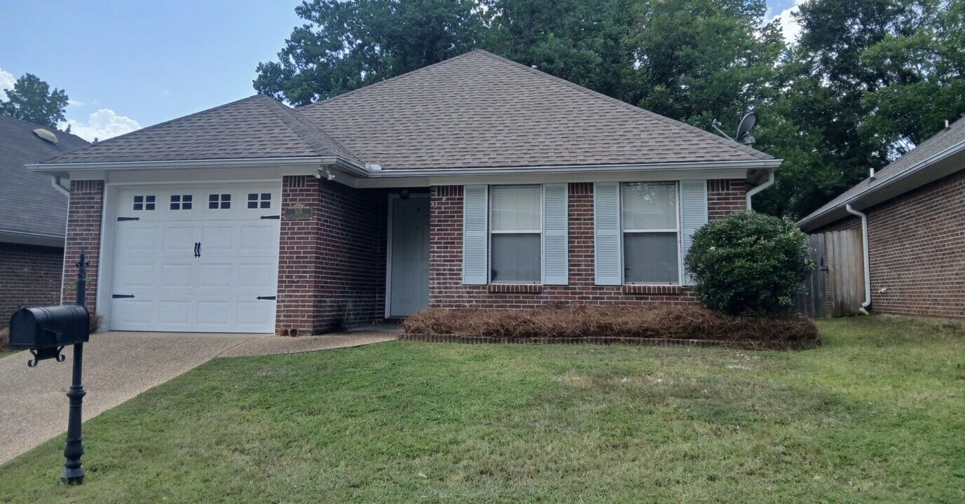 105 Stonecastle Ct in Brandon, MS - Foto de edificio