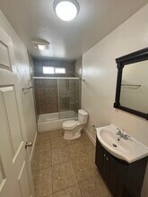 337 E 104th St in Los Angeles, CA - Foto de edificio - Building Photo