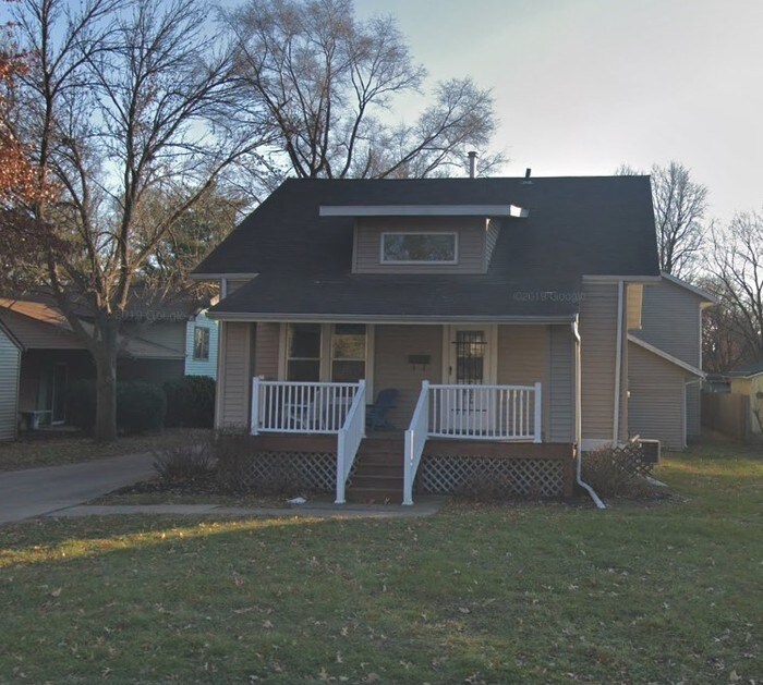 337 W Benton St in Iowa City, IA - Building Photo