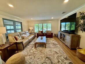 1833 Pandora Dr in Sarasota, FL - Building Photo - Building Photo